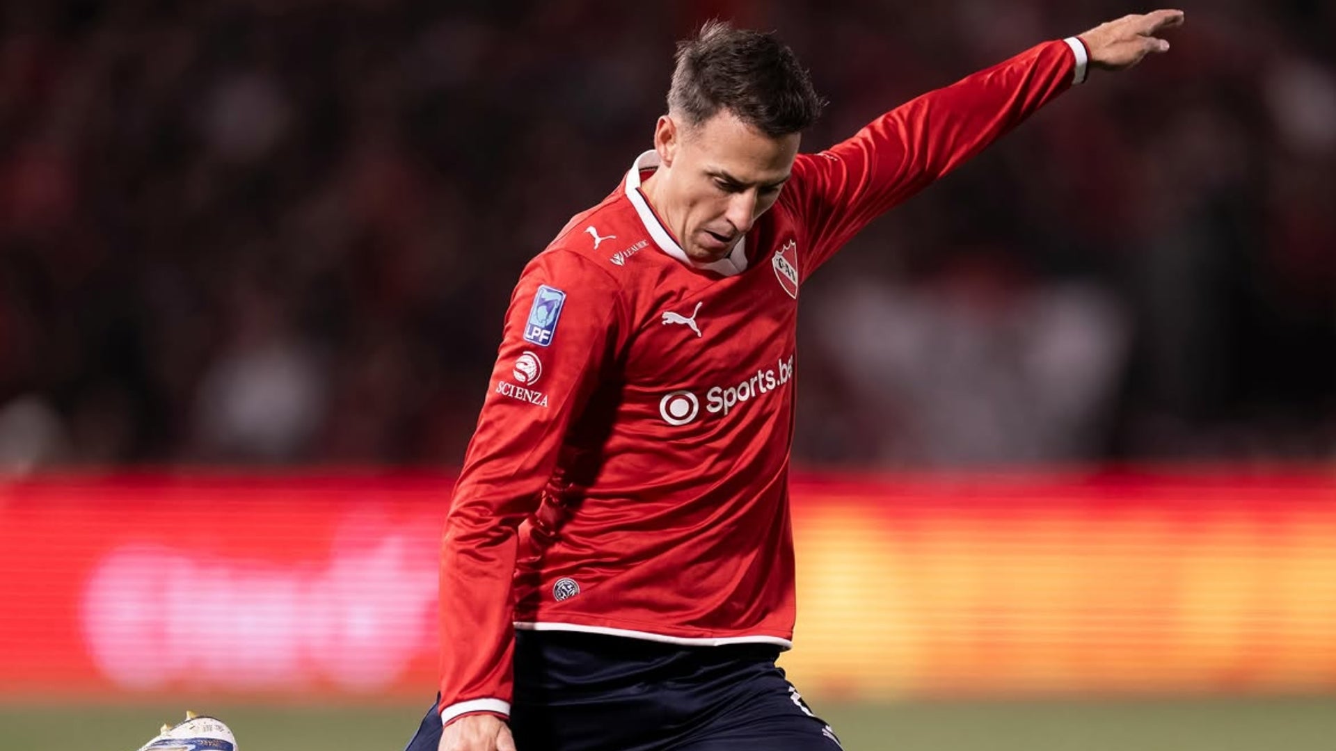 Santiago Arias protagonizó una pelea con Independiente ante Lanús