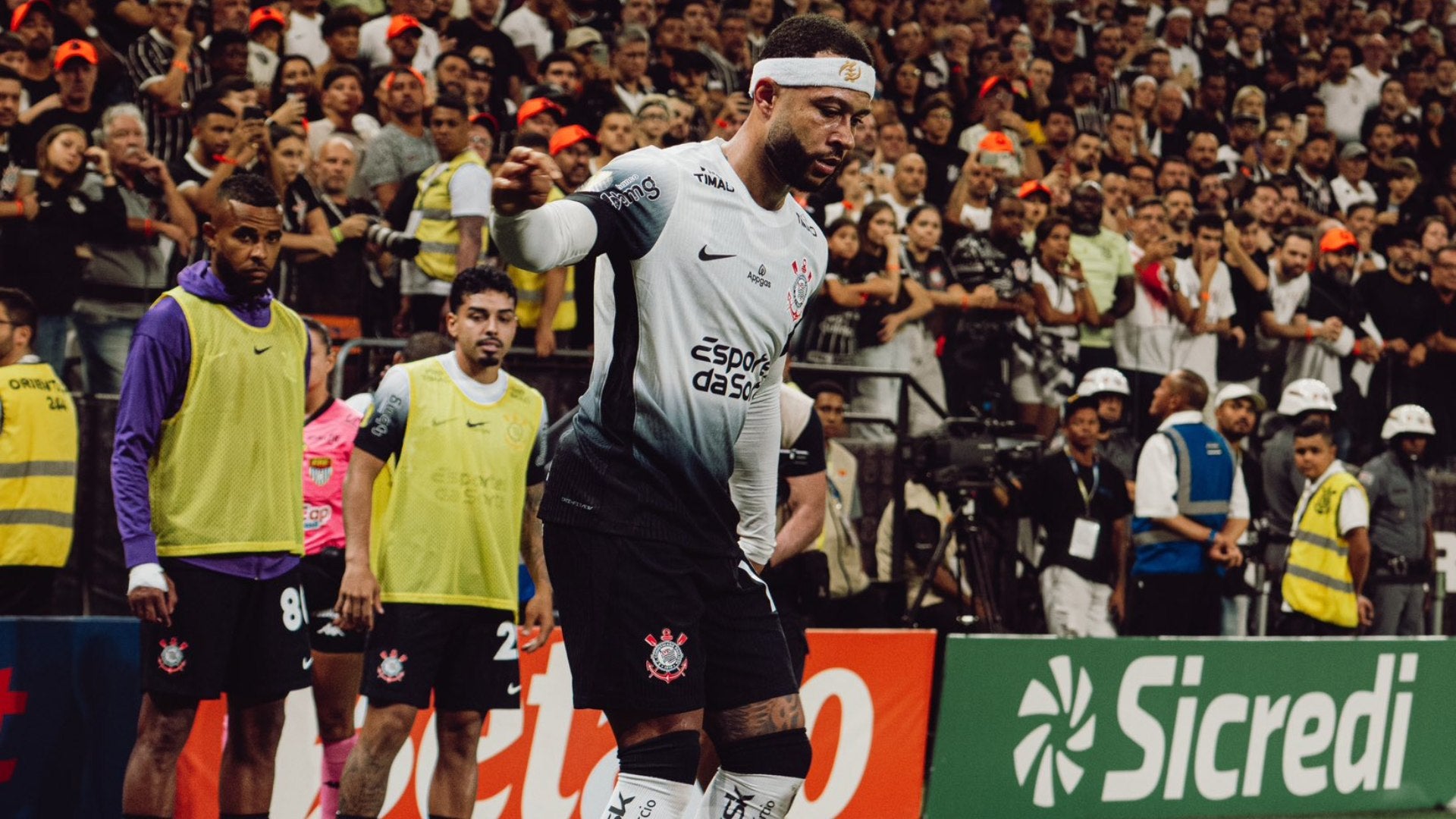 Corinthians tomó la decisión con Depay