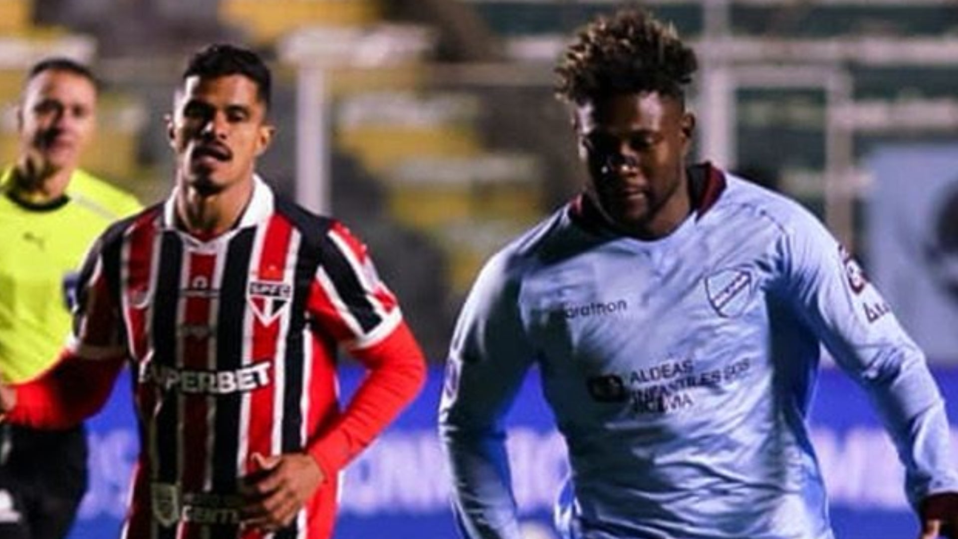 Dairon Asprilla anota un golazo en la Sudamericana