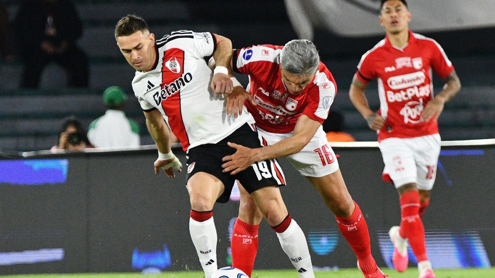 River Plate salió ileso ante Santa Fe y todo queda abierto para la vuelta en Argentina - VizzorImage