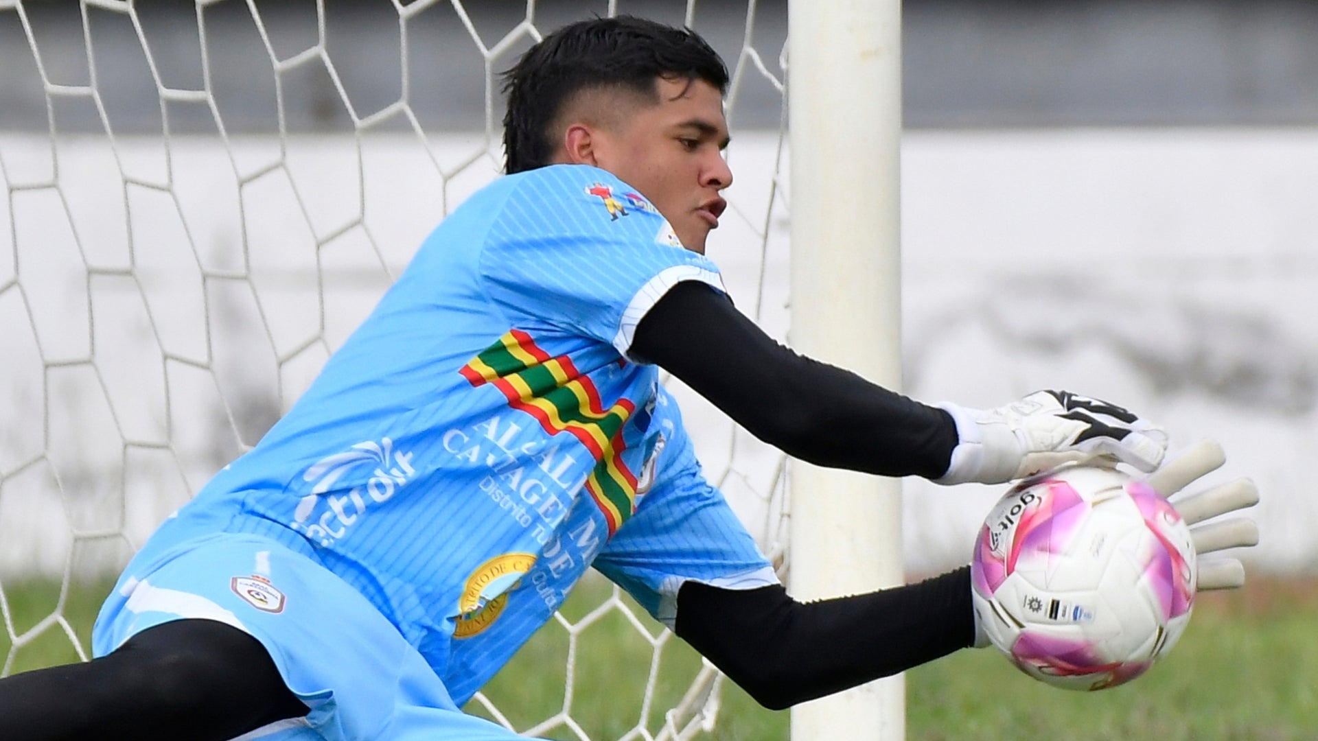 Bogotá estuvo cerca de un golazo de tiro libre vs. Real Cartagena - VizzorImage