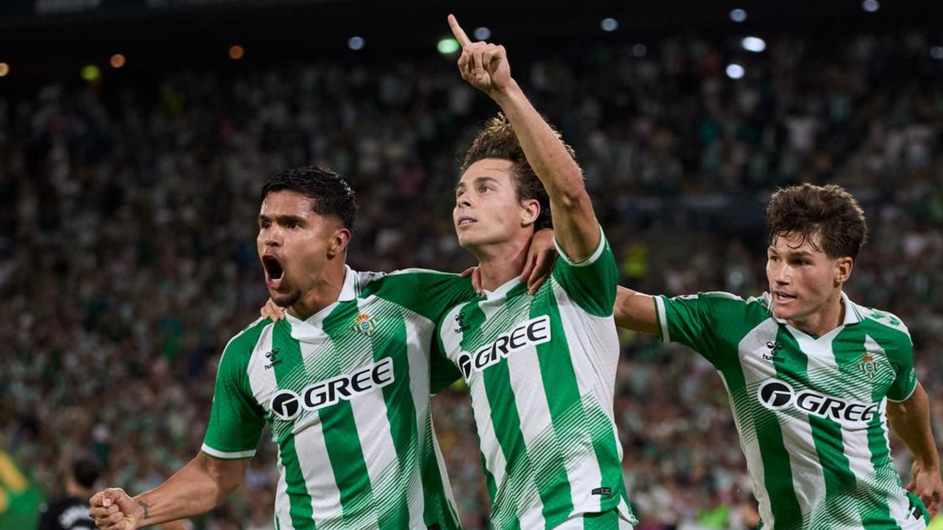 'Cucho' Hernández celebró asistencia en triunfo de Betis en LaLiga - @RealBetis