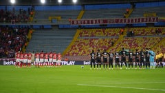 Santa Fe vs. América, suspendido por desmanes en El Campín - VizzorImage