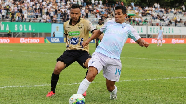 Carlos Antonio Vélez analizó la acción del posible penal para Millonarios Carlos Antonio Vélez analizó la acción del posible penal para Millonarios