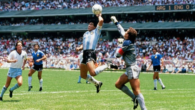Balón de la mano de Dios fue subastado