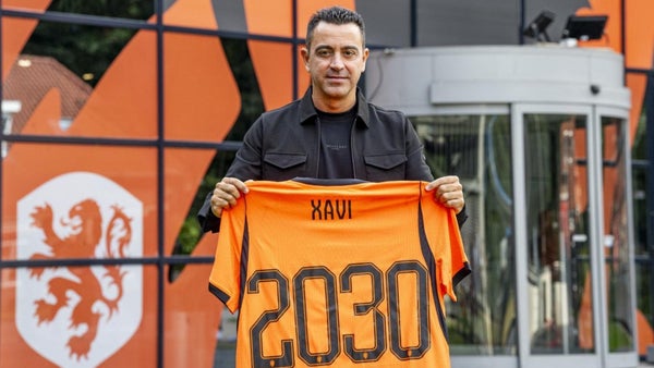Xavi y el incómodo momento en su presentación con Países Bajos Xavi y el incómodo momento en su presentación con Países Bajos