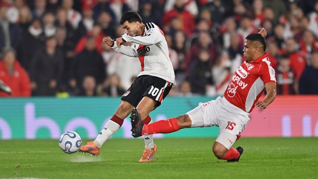 Santa Fe se salvó hasta cuatro veces del gol de River Plate - @RiverPlate