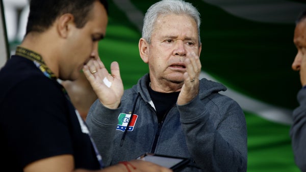 Carlos Antonio Vélez habló sobre la salida del 'Arriero' Herrera Carlos Antonio Vélez habló sobre la salida del 'Arriero' Herrera