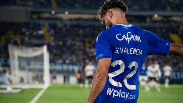 Sebastián Valencia mostró cómo quedó su pierna tras falta de Vásquez