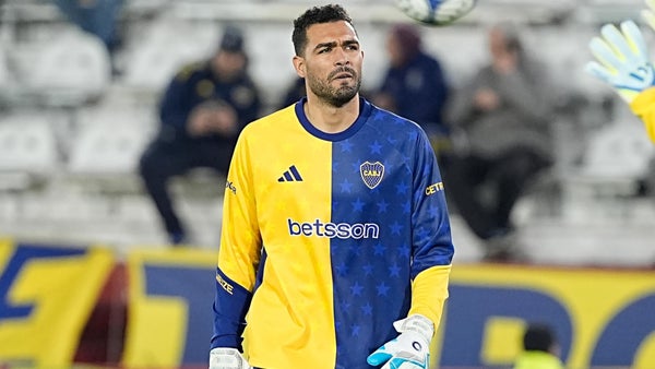 Álvaro Montero brilla en Boca Juniors con atajadas claves
