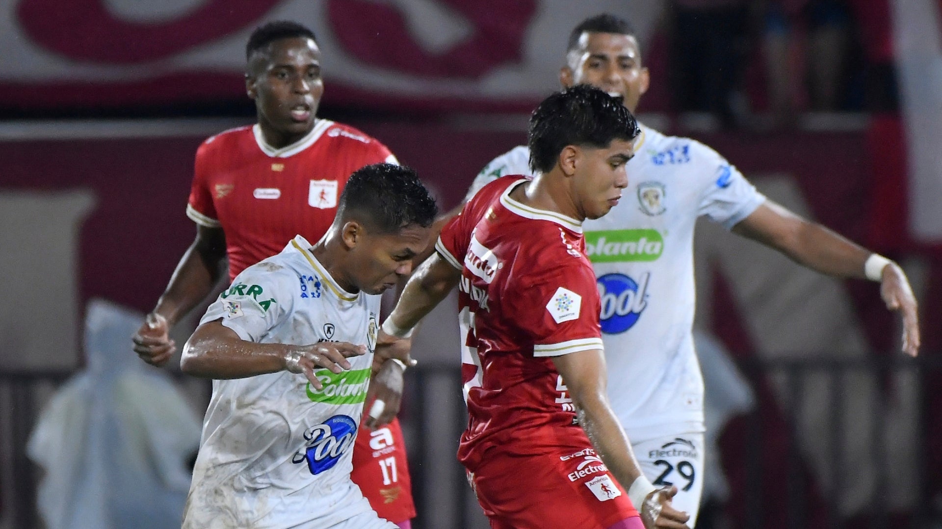 ¿América se salvó de la expulsión_ Jaguares protestó esta falta - VizzorImage