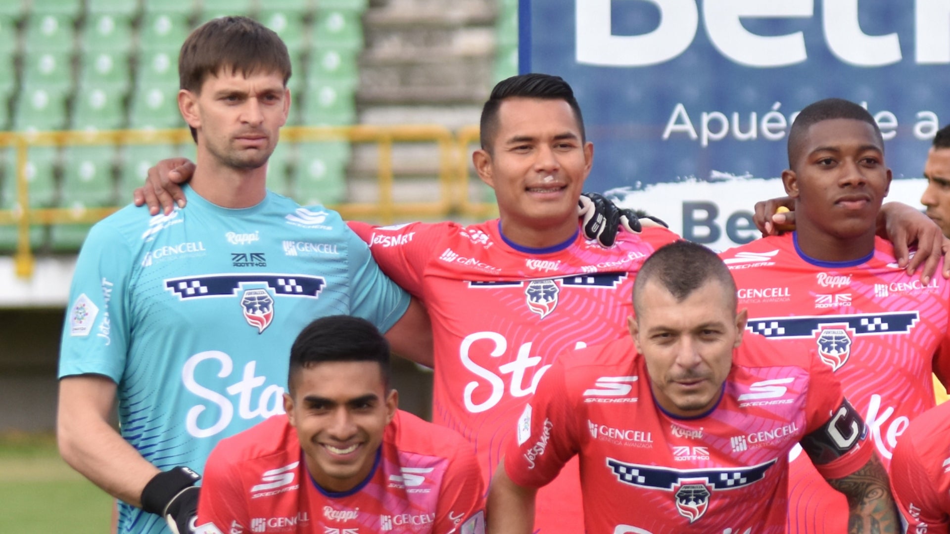 Fortaleza se salvó del gol de Once Caldas por paradón de Barlasina - VizzorImage