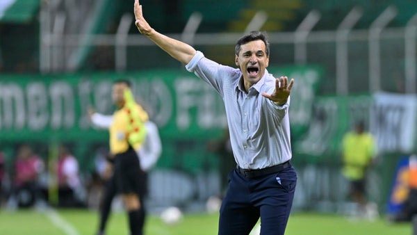 Carlos Antonio Vélez analizó la salida de Bustos de Millonarios Carlos Antonio Vélez analizó la salida de Bustos de Millonarios