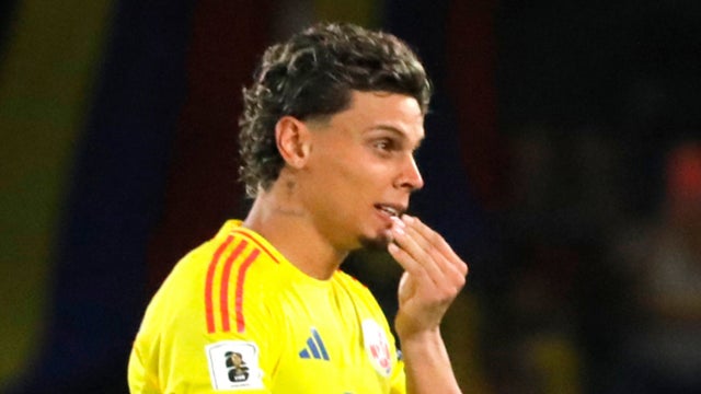 Richard Ríos sacude el mercado al ser presentado en su nuevo club - VizzorImage