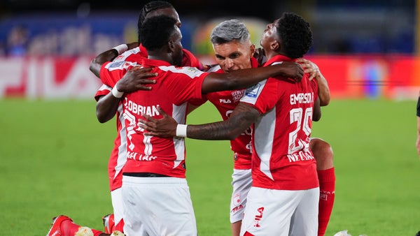 Santa Fe le remontó a Millonarios un partido lleno de golazos Santa Fe le remontó a Millonarios un partido lleno de golazos