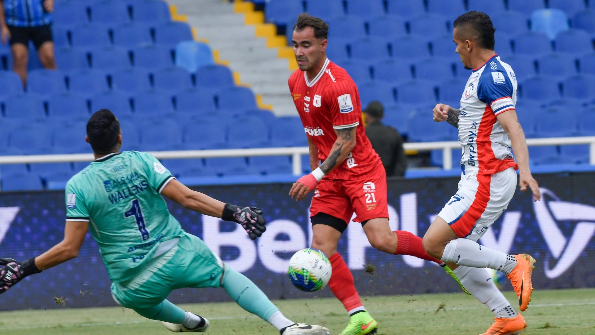 Alianza se salvó del gol de América por paradón de Wallens a Ángel - VizzorImage