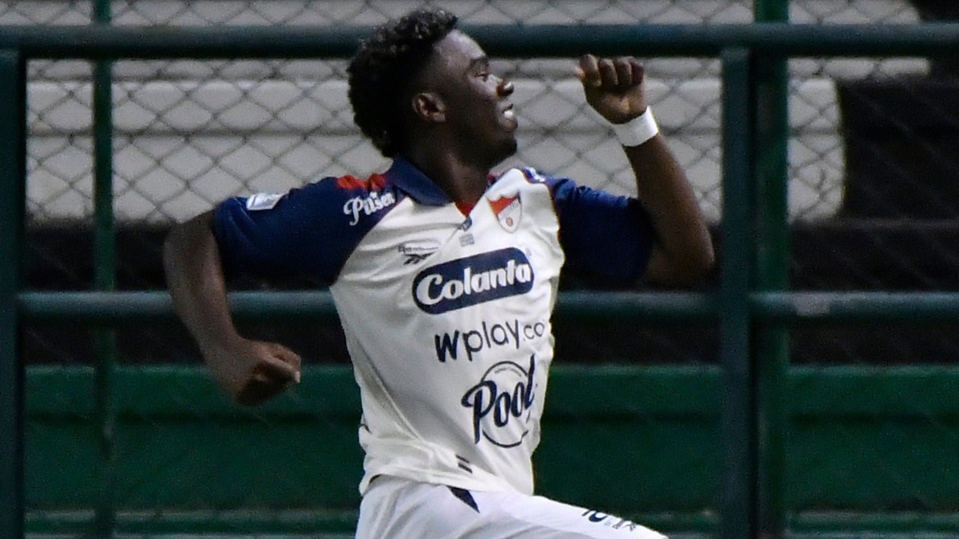 Medellín goleó a Pereira y se trepa en el podio de la tabla - VizzorImage
