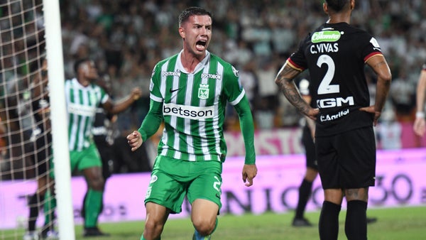 Simón García deja Nacional y es presentado en su nuevo club