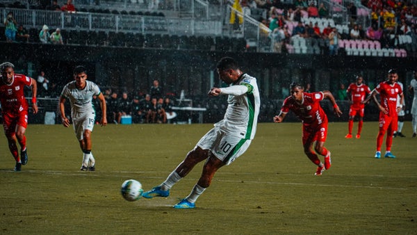 Nacional venció a América en Miami con doblete de Edwin Cardona