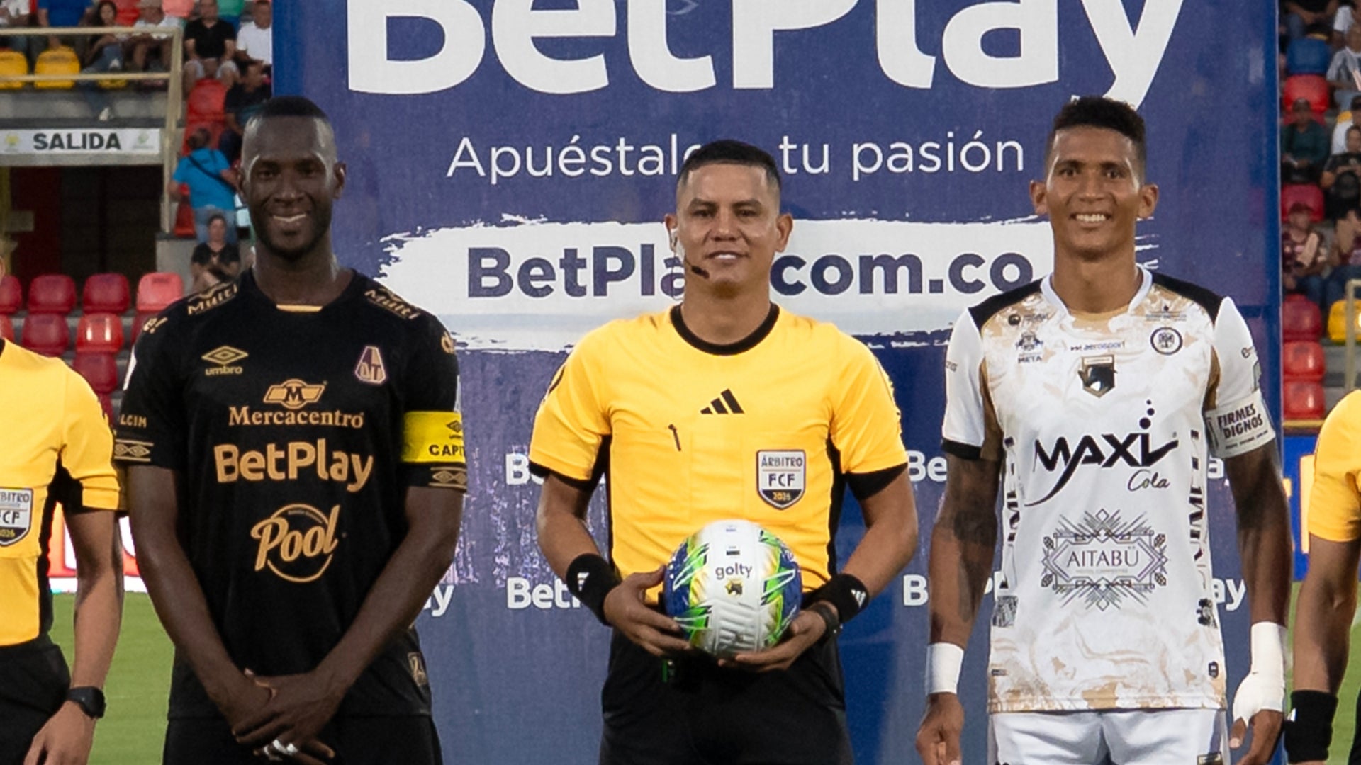 Tolima pateó penal ante Llaneros por esta falta sobre Luis Sánchez - VizzorImage