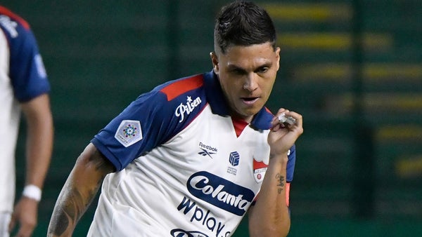Juanfer Quintero rozó el golazo de tiro libre con DIM