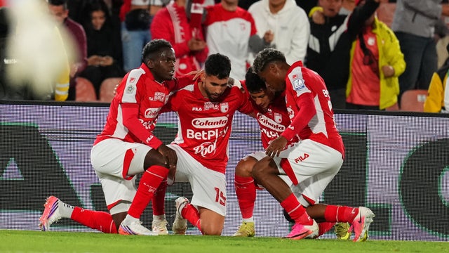 Santa Fe derrotó a Tolima y se afianza en lo alto de la tabla - VizzorImage