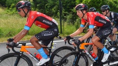 Santiago Buitrago escala tras coronarse campeón de montaña en La Vuelta