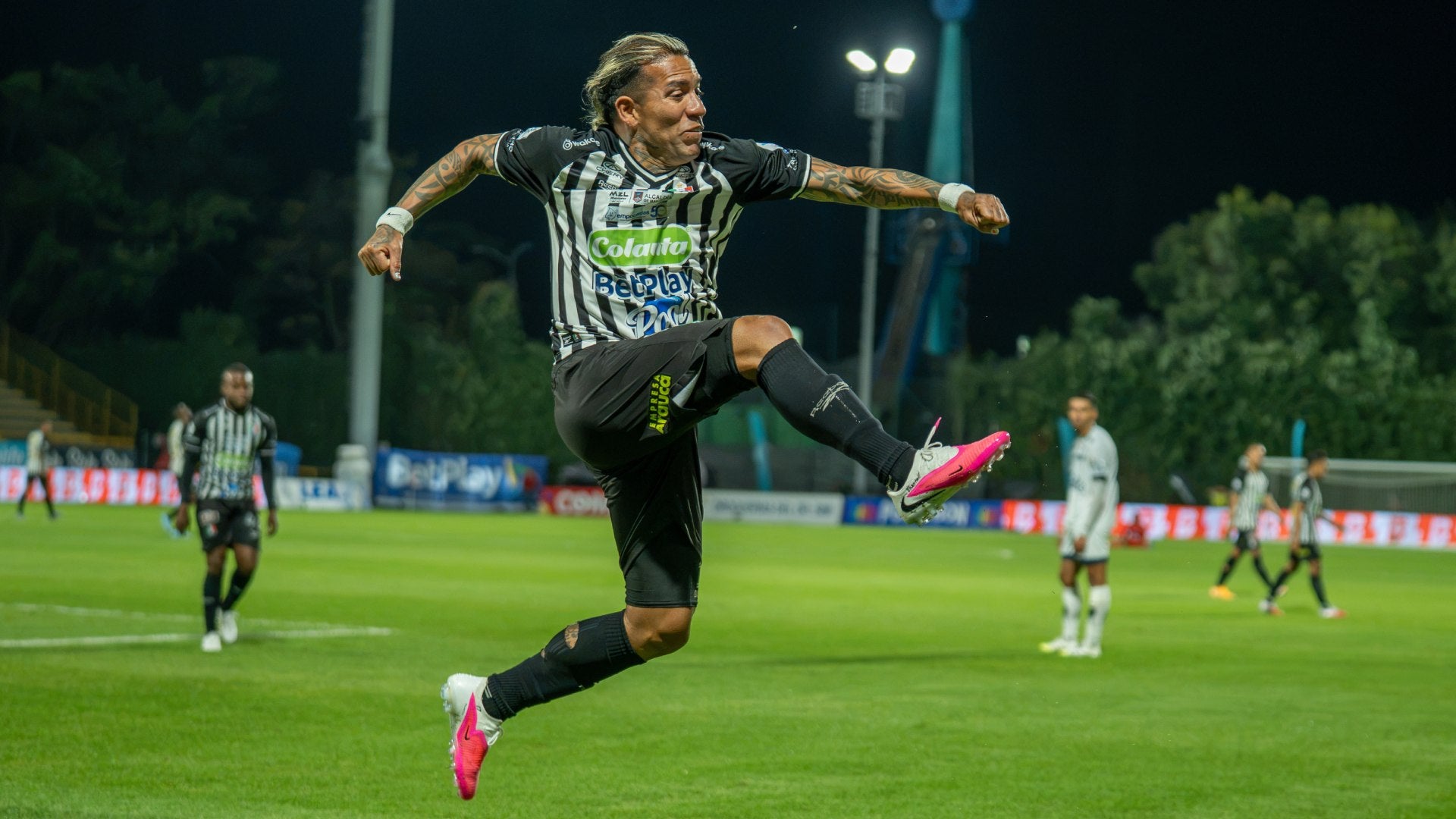 Dayro Moreno anotó un golazo en su cumpleaños