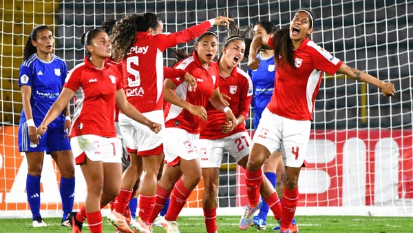 Santa Fe enciende la semifinal con un golazo de Karen Hernández