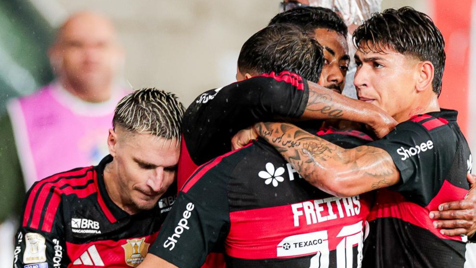 Flamengo realiza emotivo video de Carrascal
