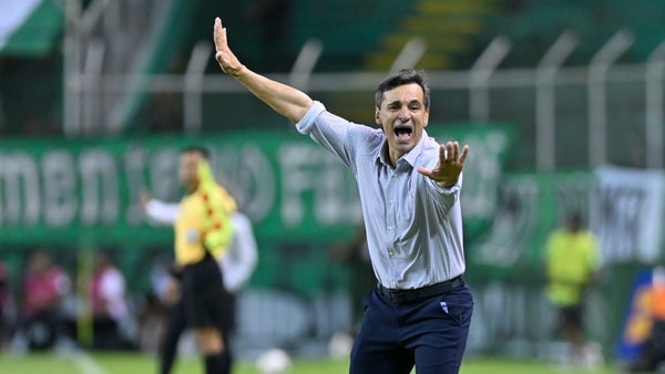 Fabián Bustos es presentado en su nuevo equipo y lanza una gran promesa