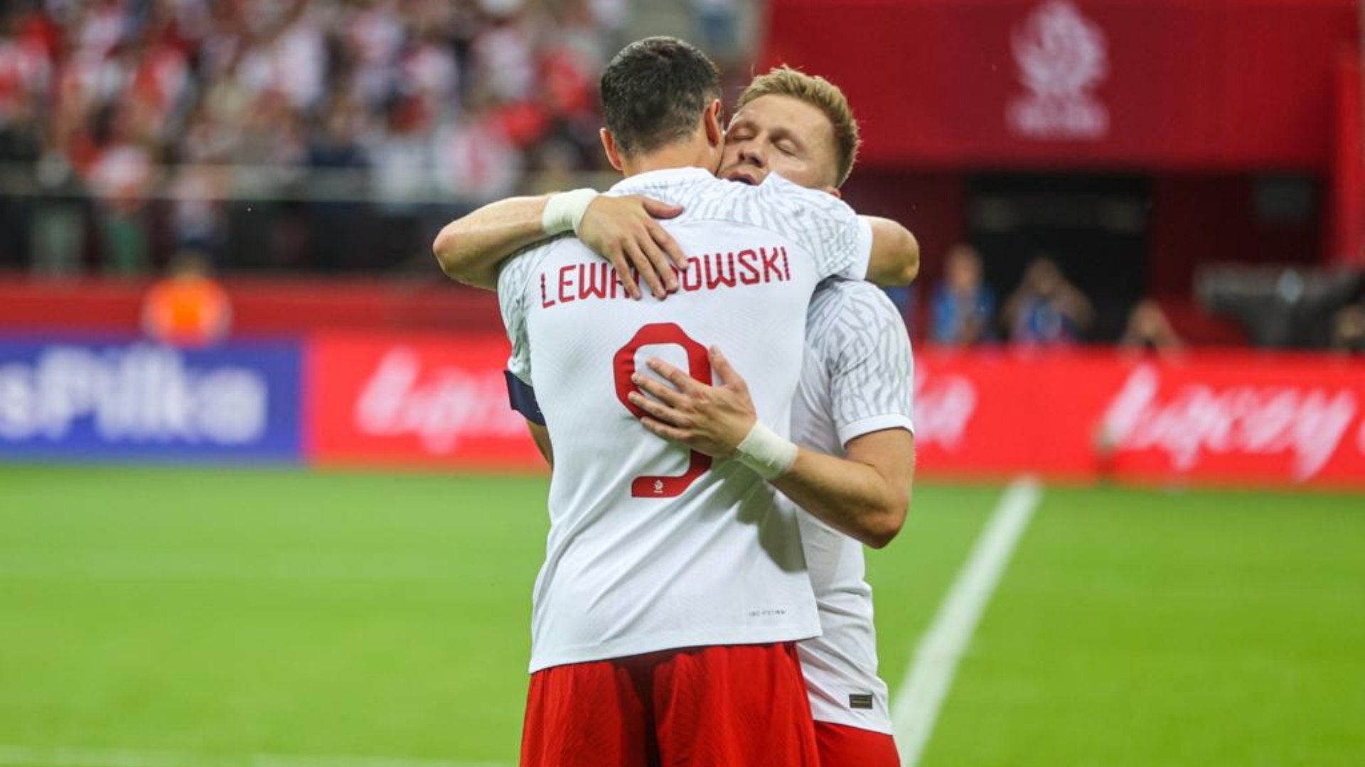 Lewandowski anotó un hat-trick con Polonia