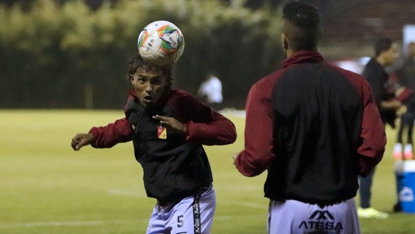 Bermúdez vio la roja por dura falta y Pereira se queda con diez Bermúdez vio la roja por dura falta y Pereira se queda con diez