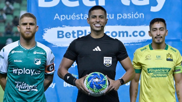 Fernando Bautista, árbitro de Tolima, dirigirá el Medellín vs. Santa Fe - VizzorImage