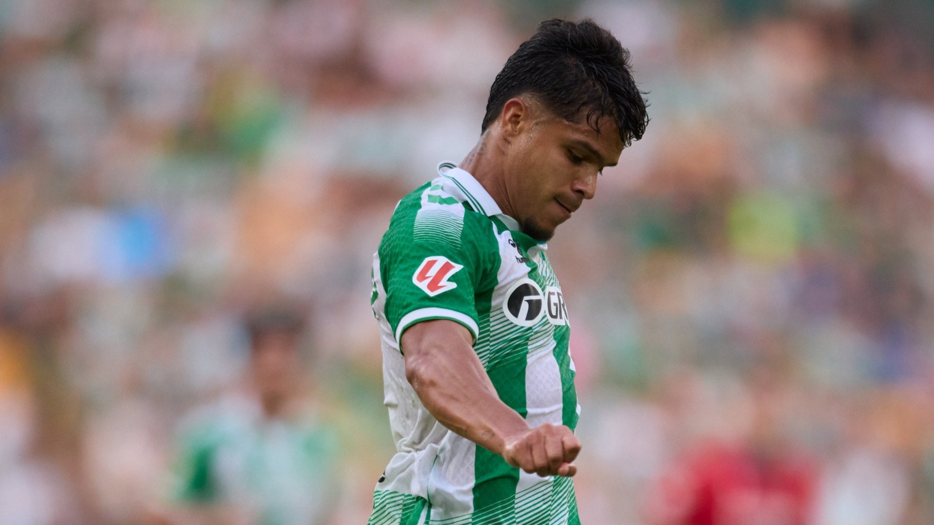 Cucho Hernández se destacó con Betis