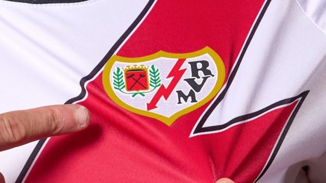 Rayo Vallecano tuvo que suspender su partido por protestas de los hinchas