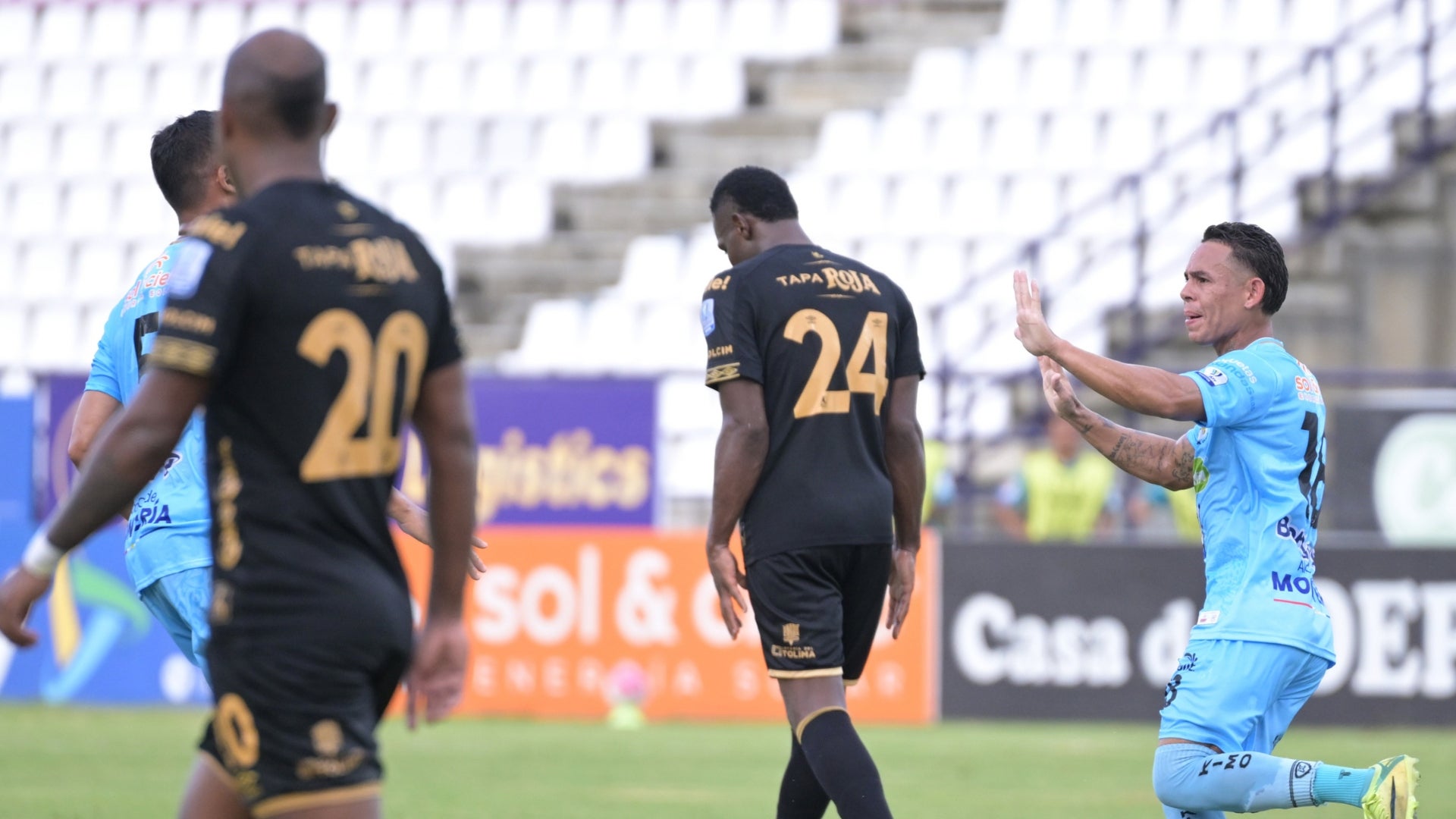Insólito error defensivo de Tolima terminó en gol de Jaguares - VizzorImage