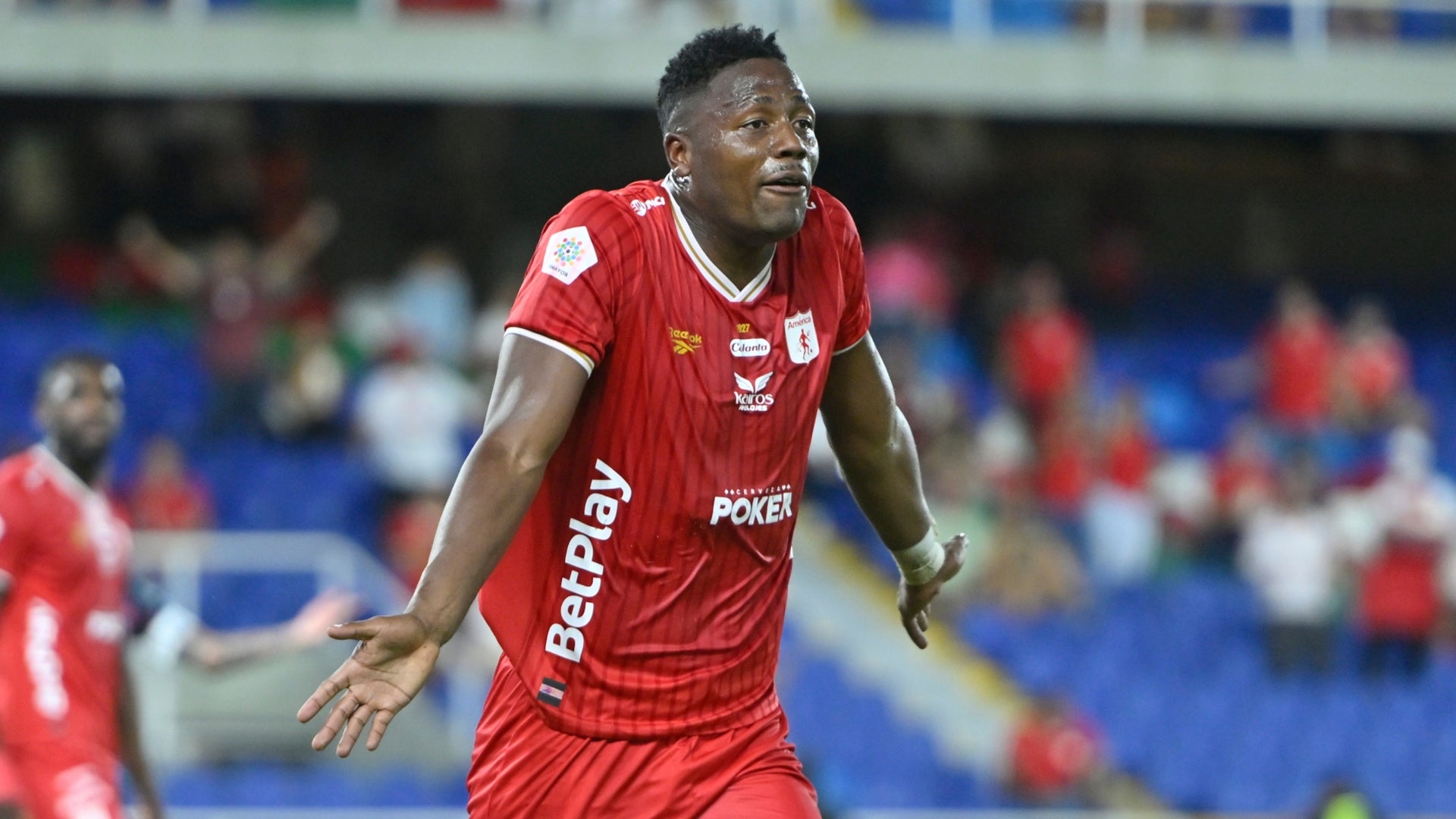 Dany Rosero deja a América de Cali con diez por roja ante Medellín - VizzorImage