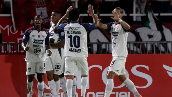 Medellín le remontó a América en Cali y se afianza en los 8 Medellín le remontó a América en Cali y se afianza en los 8