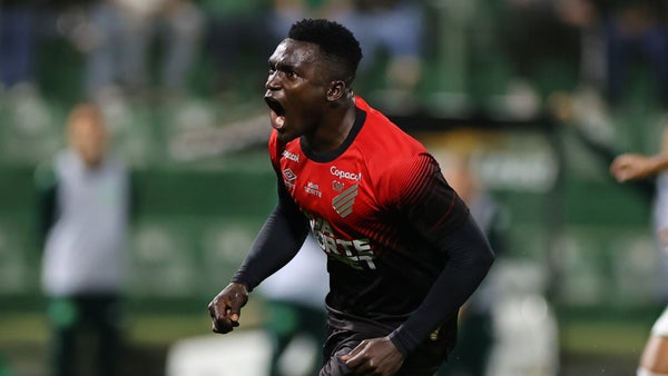 Kevin Viveros marcó y se aleja como máximo goleador del Brasileirao Kevin Viveros marcó y se aleja como máximo goleador del Brasileirao