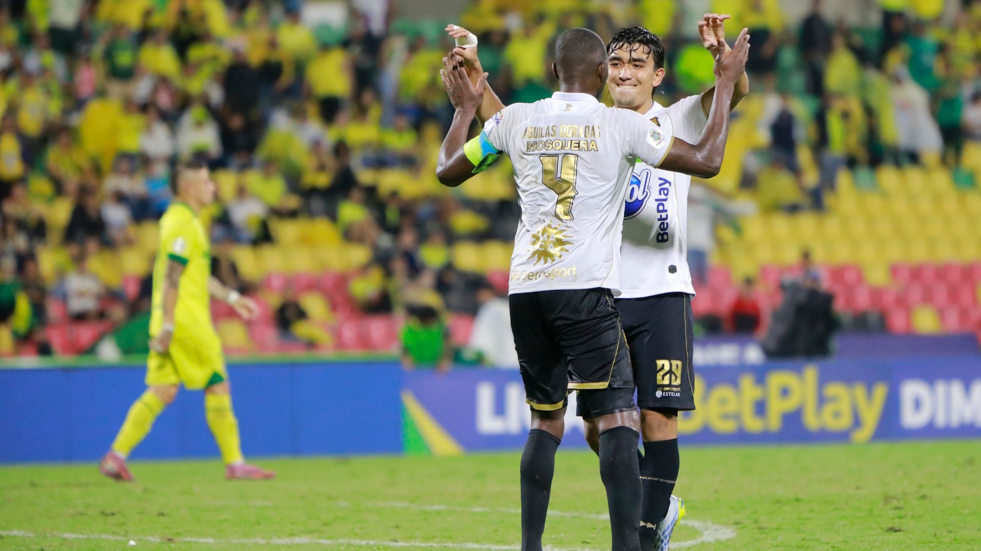 Así quedó la tabla de posiciones con empate de Águilas y Bucaramanga - VizzorImage