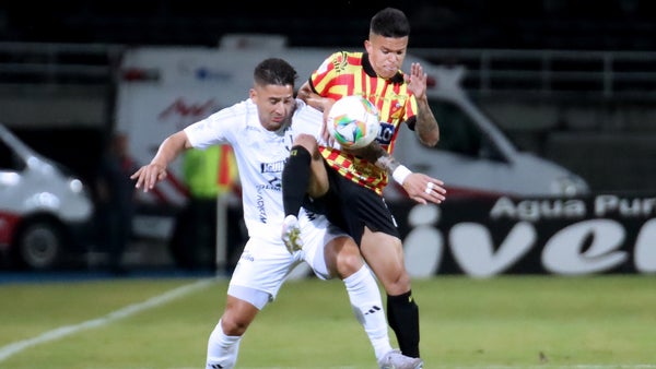 Pereira se salvó del gol de Junior por fuera de lugar de Paiva Pereira se salvó del gol de Junior por fuera de lugar de Paiva