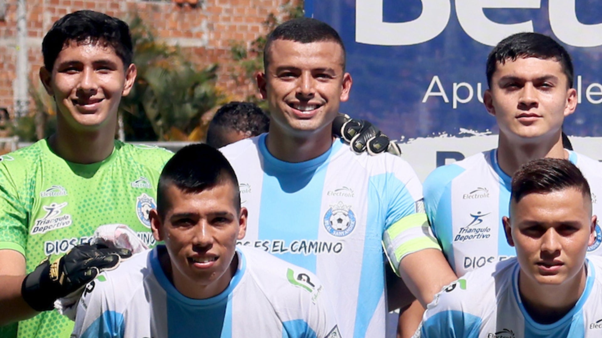 Real Santander se salvó del gol de Envigado por valioso manotazo - VizzorImage