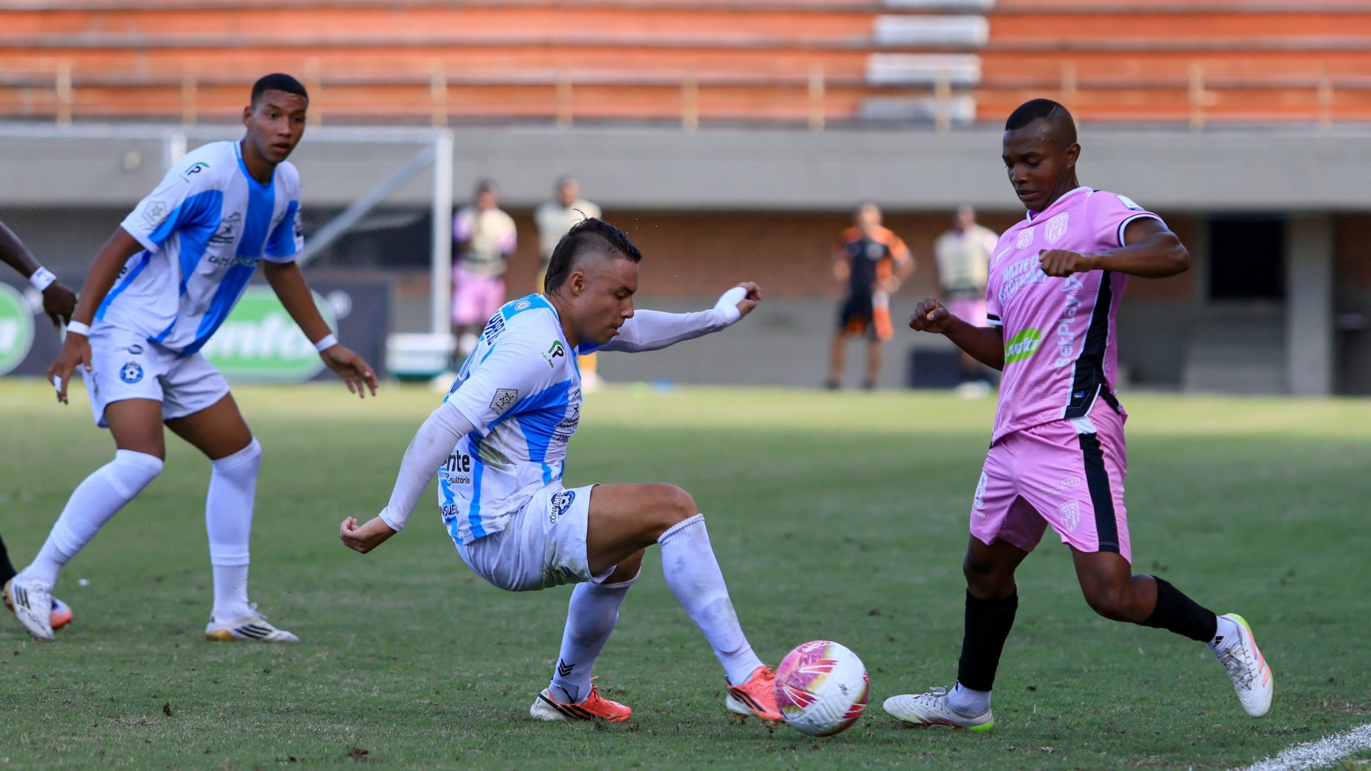 Real Santander igualó con Envigado y sigue cerca de cuadrangulares - VizzorImage