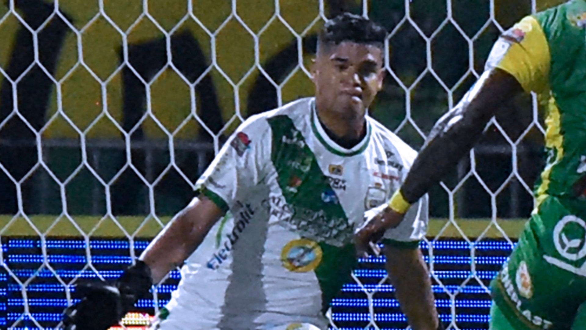 Montes voló y le negó un golazo de Quindío ante Real Cartagena - VizzorImage