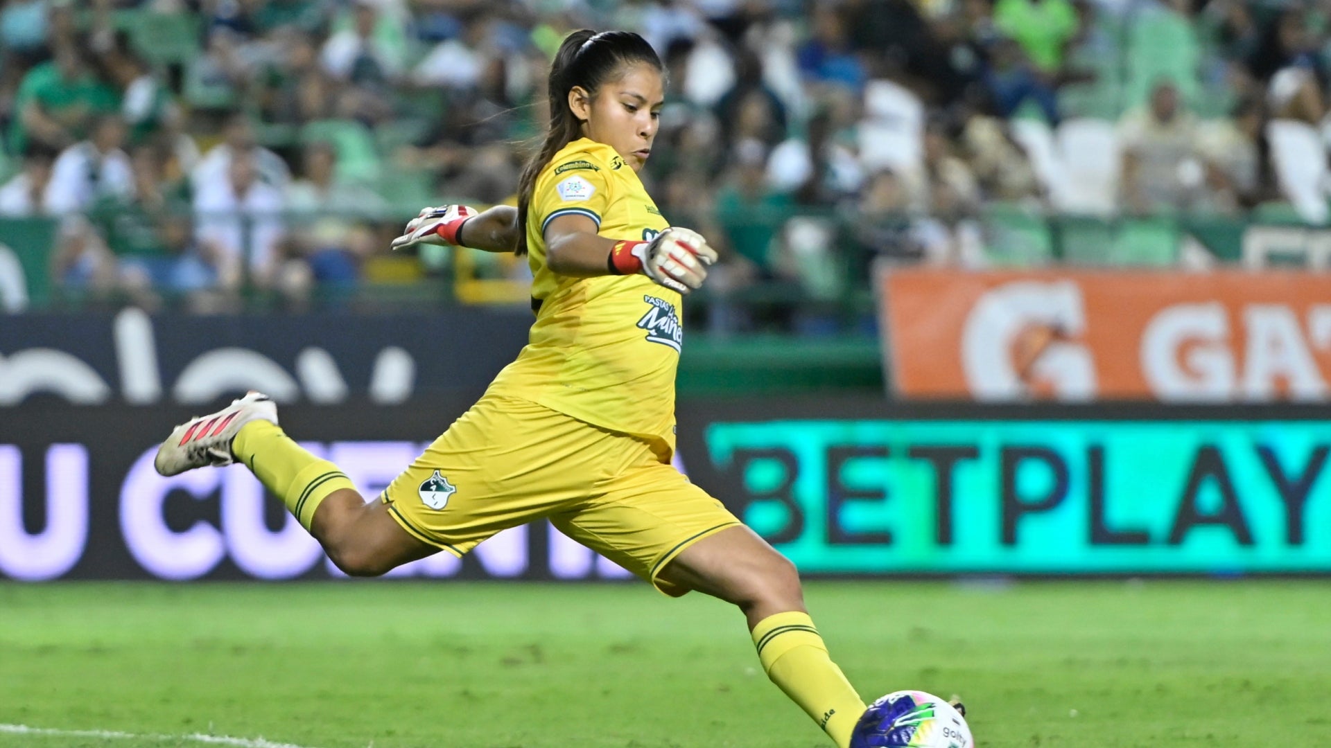 Cali sufre roja para su portera en debut de Libertadores Femenina - VizzorImage