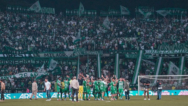 Atlético Nacional desató la pasión en Tunja: mira el banderazo Atlético Nacional desató la pasión en Tunja: mira el banderazo