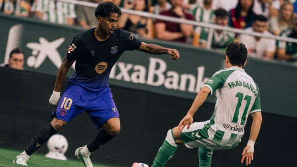 Barcelona goleó a Betis y se llevó un partidazo en La Cartuja Barcelona goleó a Betis y se llevó un partidazo en La Cartuja