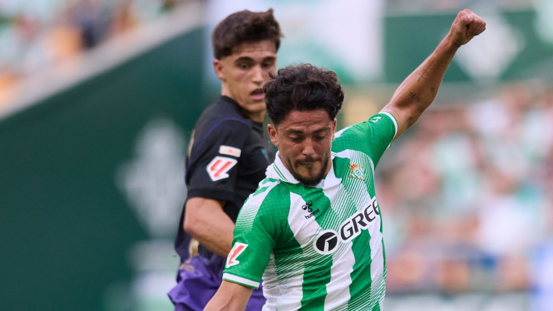 Entrenador de Betis habló sobre las polémicas ante Barcelona