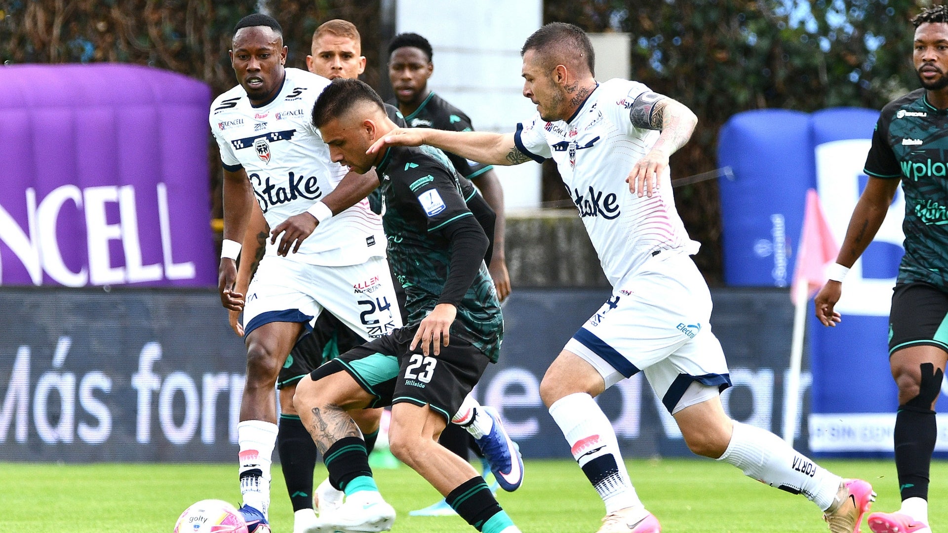 Fortaleza marcó gol a Deportivo Cali, pero la jugada fue anulada por fuera de lugar - VizzorImage